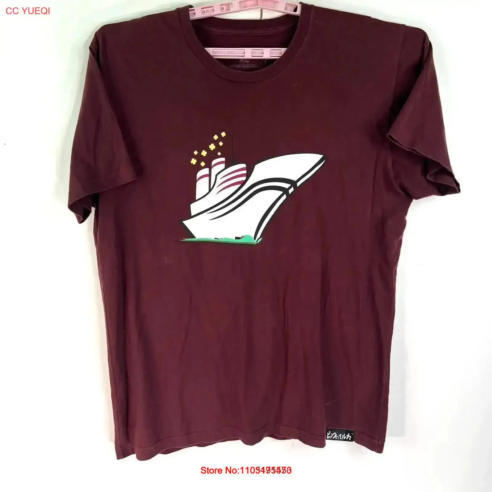 Vintage Yacht Fashion - เสื้อยืดลายโลมาสีชมพู ผู้ชาย ไซส์ XL โลโก้เรือยอชท์สีแดง คอกลม