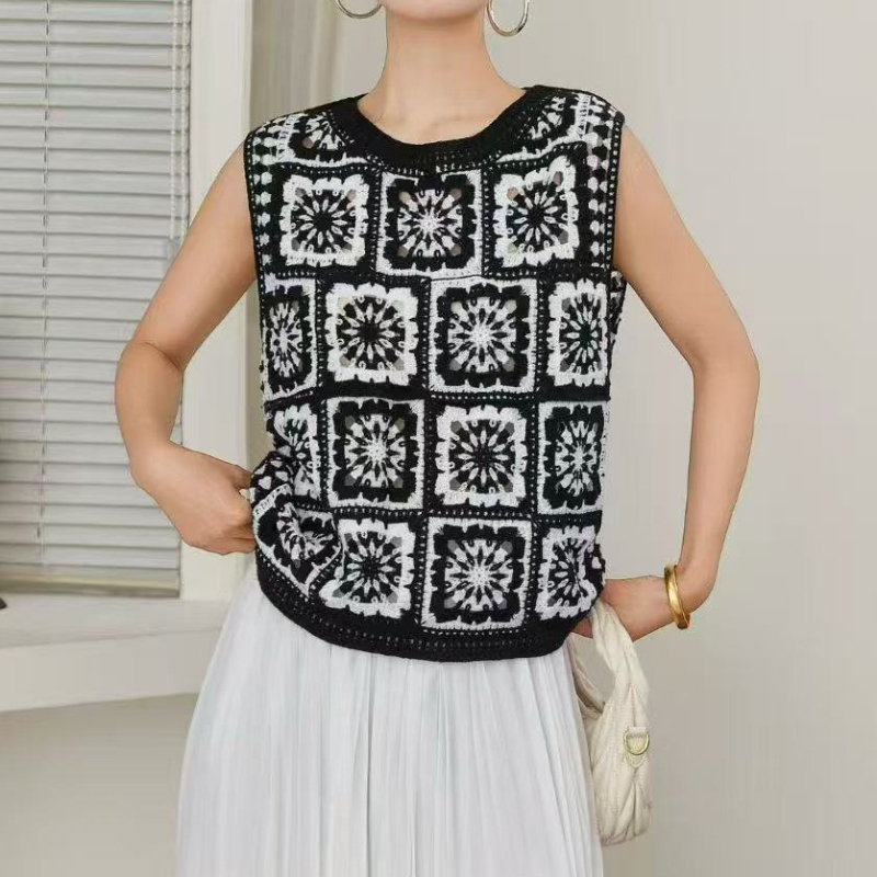 Crochet Top Boho - เสื้อโครเชต์ทรง Granny Square แบบไม่มีแขน ลายฉลุโปร่ง ผ้าลูกไม้
